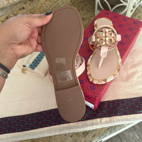 New Tory Burch ENAMEL MILLER VEG LEATHER color SEASHELL PINK multi - Picture 3 of 7